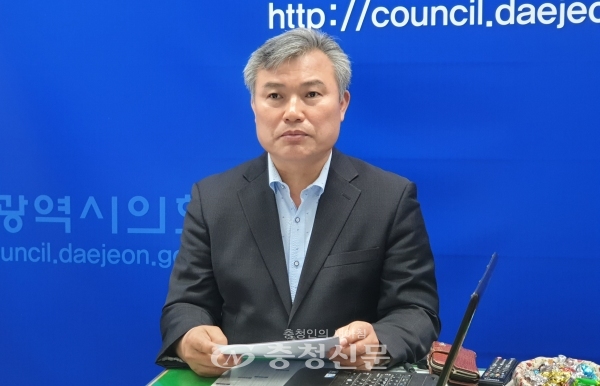 정기현 시의원이 2022년까지 대전 내 모든학교에 다목적 체육관을 건립하겠다고 밝혔다. (사진=이성현 기자)
