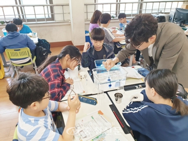 제천 신백초 수업 공개의날 운영 장면 (사진=신백초등학교 제공)
