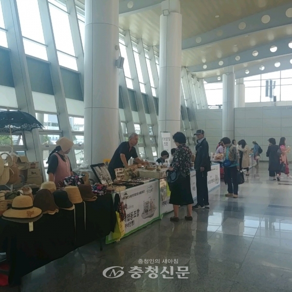 31일 코레일 대전충남본부가 사회적경제기업의 제품 홍보 및 판매지원을 위한 판매전 행사를 대전역에서 개최했다. (사진=ㅋ코레일 대전충남본부 제공)