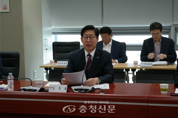 양승조 충남지사가 3일 도청에서 열린 실·국·원장회의에서 모두발언을 하고 있다.