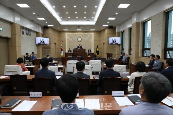 계룡시의회는 제136회 계룡시의회 정례회를 10일부터 25일까지 16일간의 일정으로 개회했다. (사진=계룡시의회 제공)