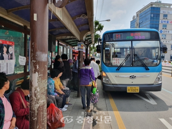 서천군이 7월 1일부터 농어촌버스 무료 이용 교통카드 지원사업을 시행한다. (사진=서천군 제공)