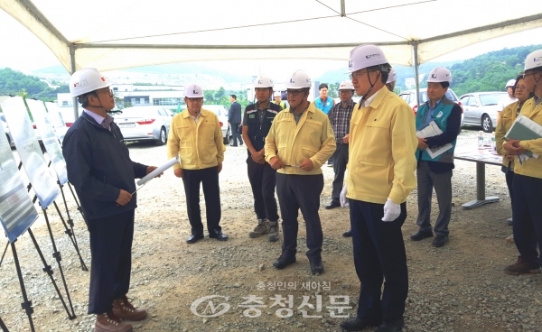 류순현 세종시 행정부시장이 14일 아름청소년수련관 건립공사 현장을 방문, 공사장 안전관리실태를 집중 점검했다.(사진= 세종시 제공)