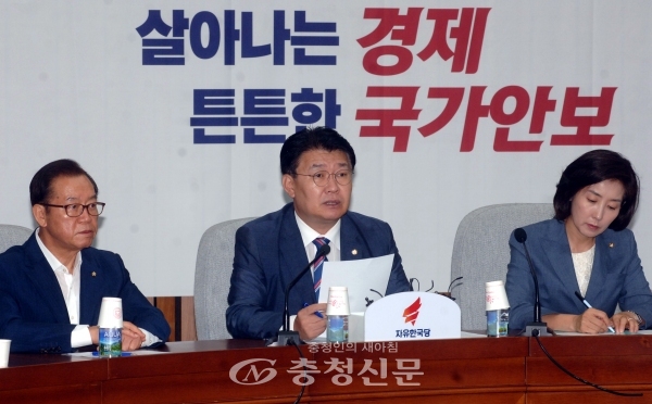 국회에서 2일 열린 자유한국당 원내대책회의에서 정용기 정책위의장이 발언하고 있다. (사진=최병준 기자)