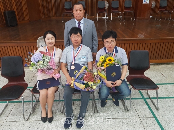 박창석 지체장애인협회 지회장과 동상 수상자들. (사진=서천군 제공)