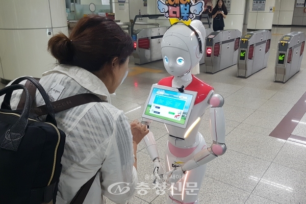 정부청사역 펀스테이션 로봇 디봇,(사진=대전도시철공사 제공)