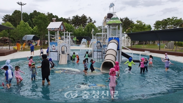 충주시는 세계무술공원 내 어린이 물놀이터를 조성해 오는 19일 정식 개장한다. (사진=충주시 제공)