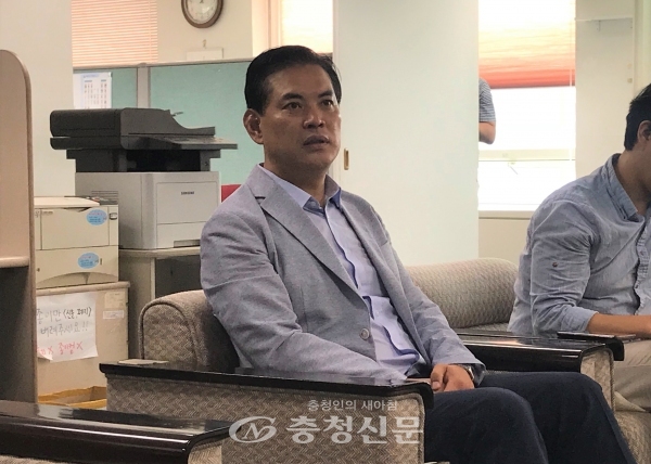 박영순 대전시 정무부시장이 17일 시청에서 퇴임 기자회견을 하고 있다.(사진=한유영 기자)