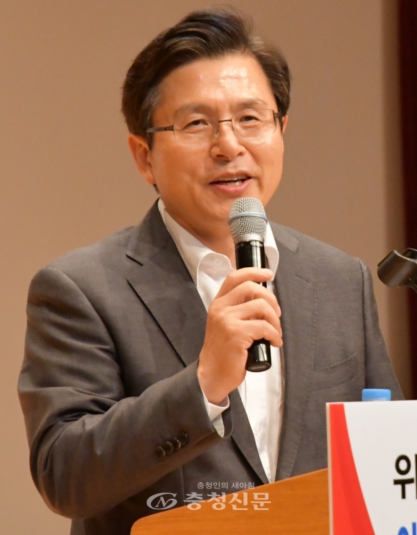 자유한국당 황교안 대표가 26일 대전시당원 교육에서 강단에 서 발언하고 있다. (사진=이성현 기자)