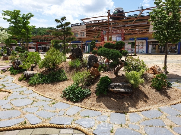 제천 한방엑스포 공원에 마련된 테마 정원 (사진=충청신문 자료사진)