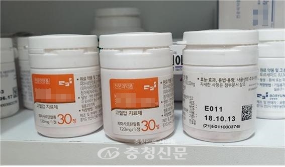 대전의 한 약국의 조제실에서 사용기한이 지난 의약품을 진열·보관한 모습.(사진=대전시 제공)