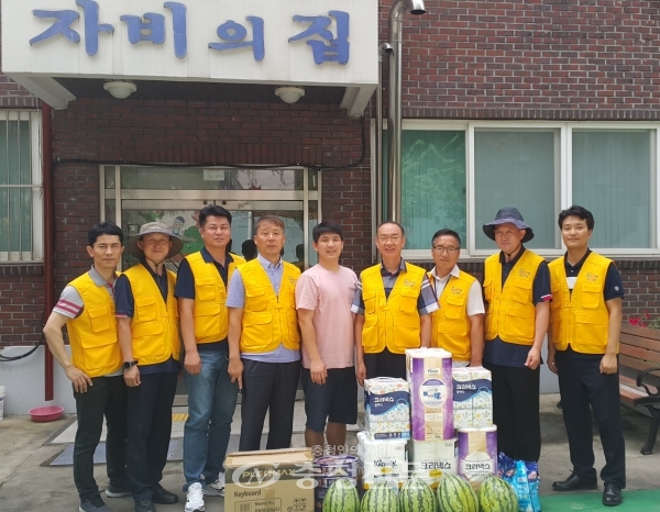 대전경찰이 아동복지시설을 찾아 봉사활동을 펼쳤다. (사진=대전경찰청 제공)