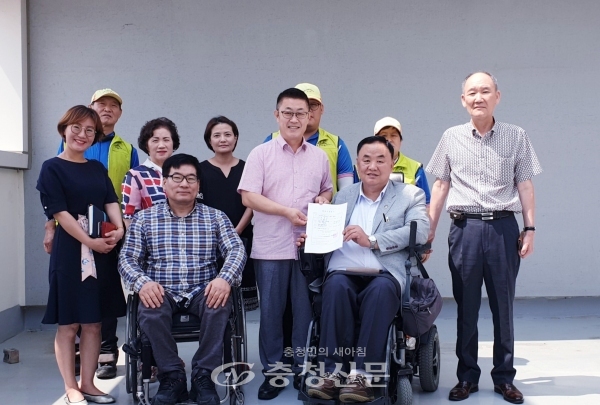 한국교통장애인세종시협회가 20일 세종시사회복지협의회에 7번째로 단체회원 가입을 했다.(사진= 세종시사회복지협의회 제공)