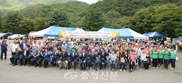 논산시는 지난 30일 벌곡면 수락계곡 일원에서 대전시 21번 버스노선 연장을 기념하는 개통식을 개최했다. (사진=논산시 제공)