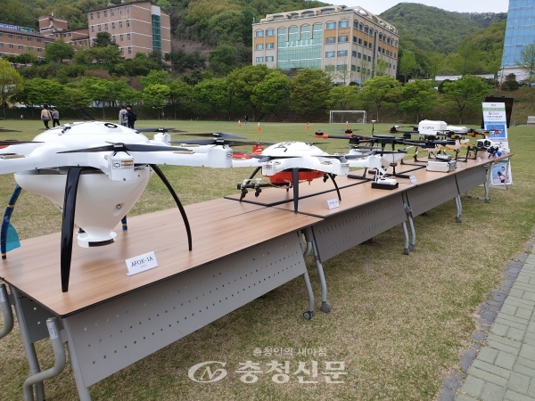 한국영상대학교 무인비행교육원 교육용 드론 기체 전시 모습(사진=영상대 제공)