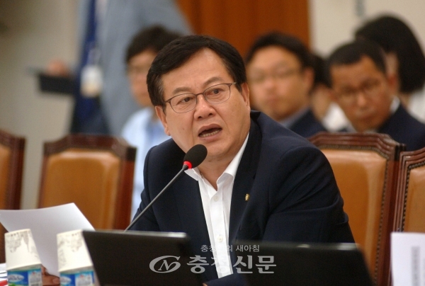 이은권 국회의원이 20일 대전을 혁신도시로 지정하기 위한 특례를 규정한 ‘혁신도시 조성 및 발전에 관한 특별법 일부개정법률안’을 대표발의 했다.(사진= 최병준기자)