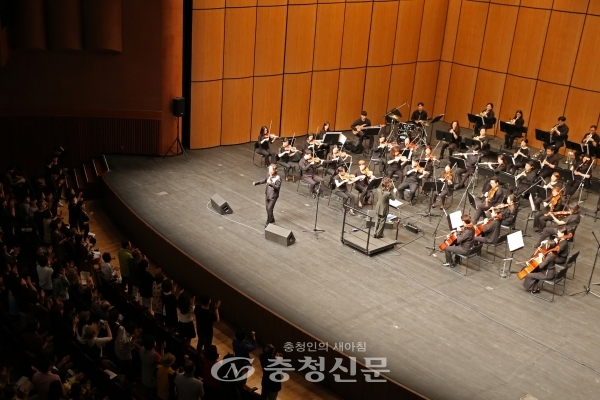 지난 19일 당진지사가 당진 문예의전당에서 '한국전력과 함께하는 희망·사랑 나눔 콘서트'를 개최했다. (사진=한국전력 대전세종충남본부 제공)