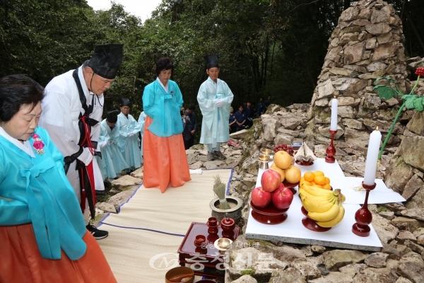 지난 20일 인삼축제의 성공을 기원하는 ‘진악산 마당바위 기도회’가 열렸다. <사진=금산군 제공>