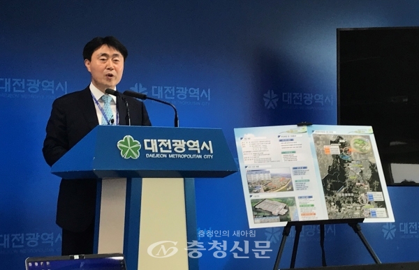 손철웅 대전시 환경녹지국장이 23일 기자 브리핑을 열고 대전하수처리장 현대화 사업에 대한 시 입장을 밝히고 있다.(사진=한유영 기자)