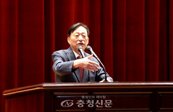 설동호 대전시교육감이 1일 열린 '10월 월례조회'에서 연설을 하고 있다. (사진=대전교육청 제공)