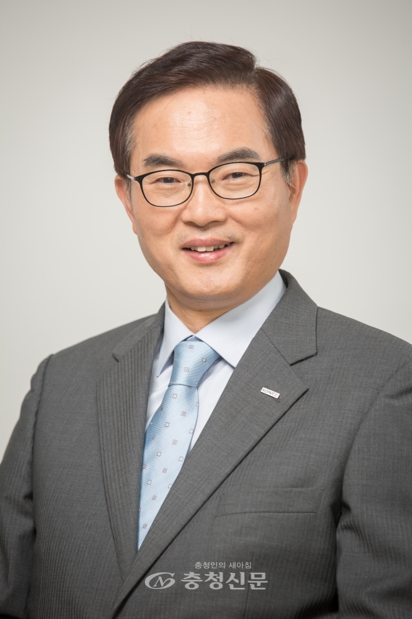 조용만 한국조폐공사 사장이 24일 '2019 제3회 대한민국 CEO 명예의 전당' 지속가능부문 상을 수상했다. (사진=조폐공사)