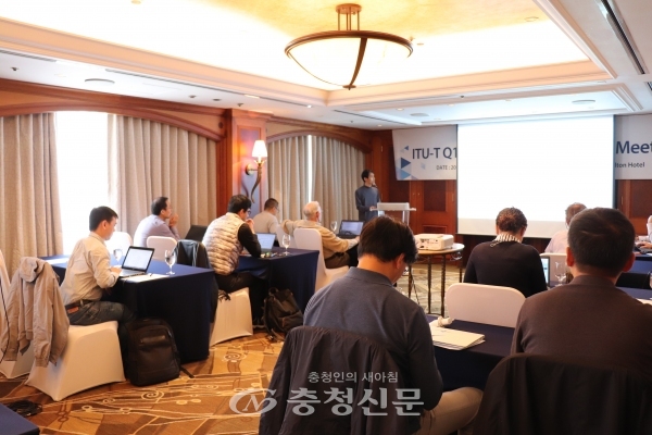 한국전자통신연구원(ETRI)은 21일 서울 밀레니엄 힐튼 호텔에서 30여 명이 참석한 가운데 SDN/NFV 포럼과 국제표준화 회의를 개최, 관계자들로부터 큰 호응을 얻었다고 밝혔다. (사진=ETRI)