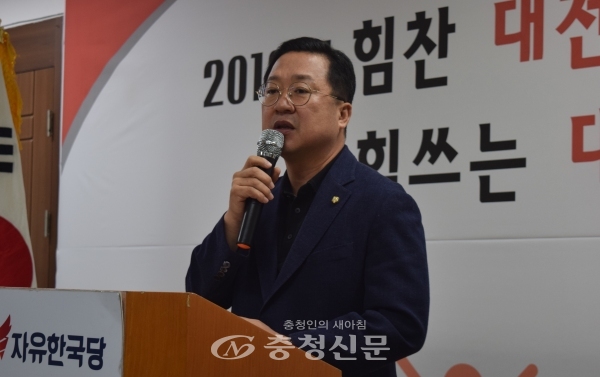 이장우 자유한국당 대전시당위원장이 5일 기자간담회에서 