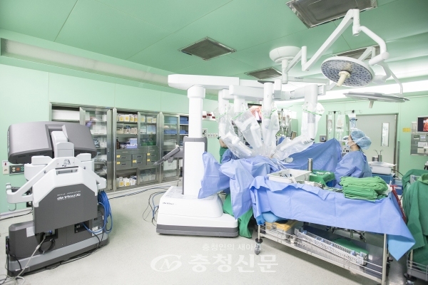 건양대병원 다빈치 Xi 로봇수술.(사진=건양대병원 제공)