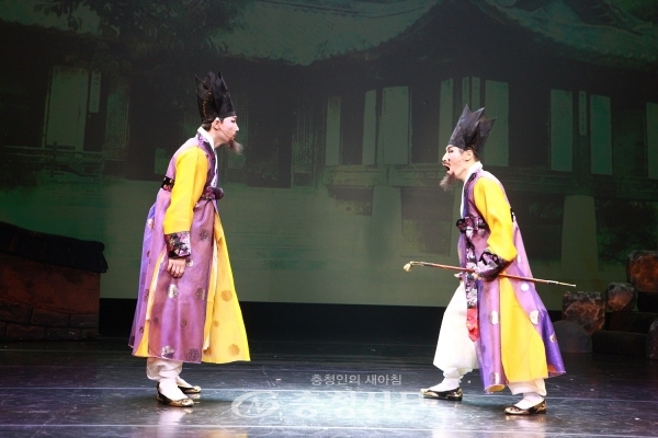 대전시립무용단, 춤으로 그리는 동화 앙코르 옹고집전 공연 모습.(사진=대전시립무용단 제공)