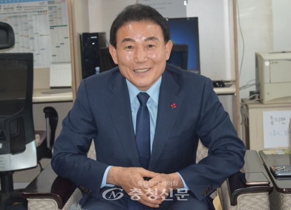 박용갑 중구청장이 6일 대전시청 기자실에서 내년 총선 불출마 의사를 밝히고 있다.(사진=이성현 기자)