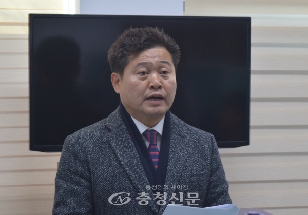 한국당 조성호 전 서구의원이 14일 사퇴선언문을 읽으며 본격적으로 총선 채비에 나선다고 밝혔다. (사진=이성현 기자)