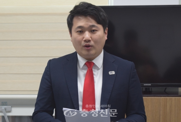 박종화 한국당 대전시당 청년대변인이 28일 시의회에서 서구 제6선거구 출마를 선언했다. (사진=이성현 기자)