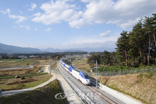 한국철도가 3월 2일부터 강릉선 KTX를 동해역까지 연장운행한다.(사진=한국철도 제공)