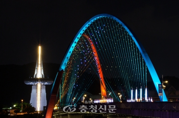대전 랜드마크인 한빛탑과 엑스포다리 전경.(사진=대전마케팅공사 제공)