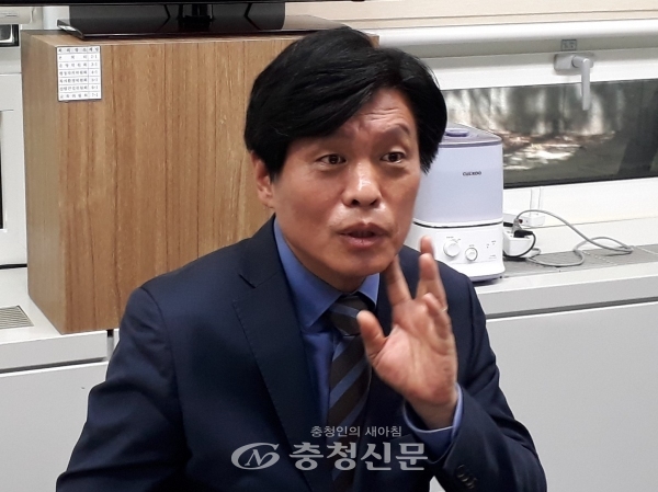 21일 대전시의회에서 기자회견 중인 조승래 의원.(사진=황천규 기자)
