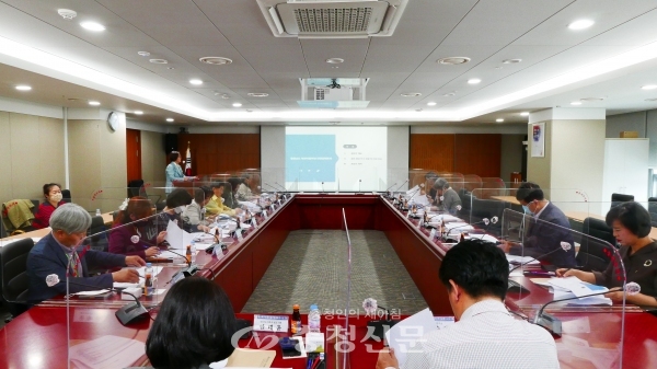 충남도 인권센터가 18일 도청 회의실에서 북한이탈여성 인권 실태조사를 위한 연구용역 착수보고회를 가졌다.(사진=충남도 제공)
