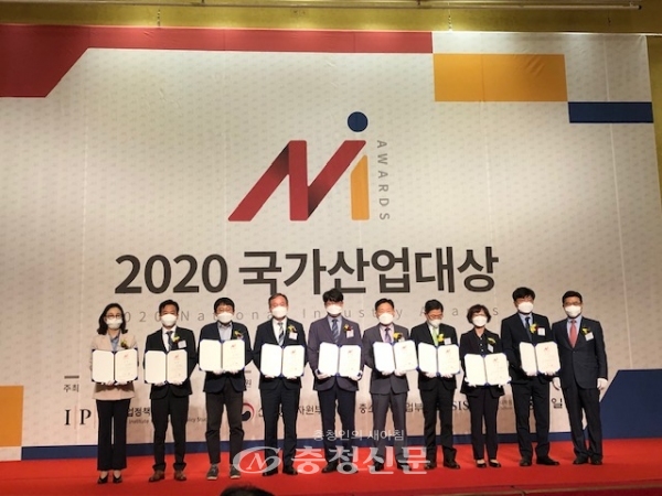 지난 28일 가스기술공사가 서울 스위스 그랜드호텔에서 열린 '2020 국가산업대상' 시상식에서 연구부문 대상을 수상했다. (사진=한국가스기술공사 제공)