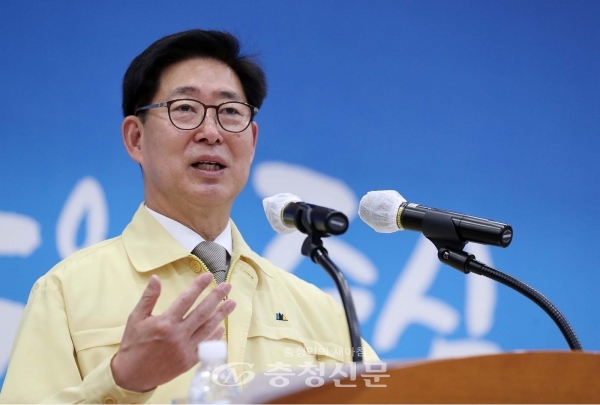 양승조 충남지사가 23일 도청 대회의실에서 민선7기 출범 2년을 맞아 기자회견을 갖고 있다.
