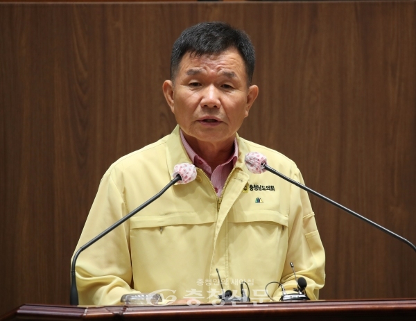 충남도의회 정광섭 의원이 14일 열린  제323회 임시회 1차 본회의에서 5분발언을 하고 있다.