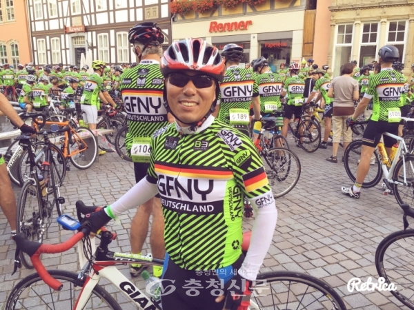 2017년 독일에서 열린 GFNY(Gran Fondo New York) 자전거 타기 대회에 참가한 장국현 동문 (사진=한밭대 제공)