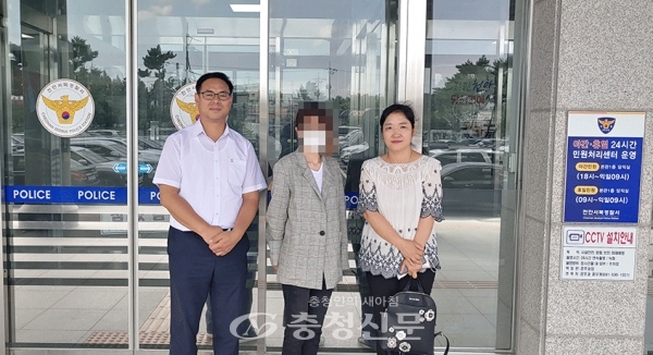 피고인 A씨와 경찰서에 동행한 정의당 황환철 천안병 지역위원장