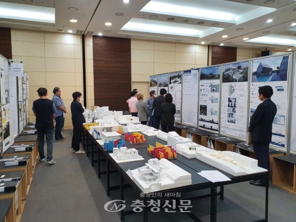 지난 6월 14일~17일까지 한국건축학교육인증원 인증위원들이 한남대를 찾아 실사를 하고 있다. (사진=한남대 제공)