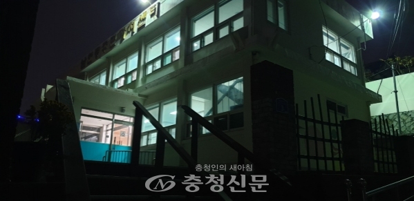 제천 남현동에 있는 정진야간학교 야간 전경 (사진=정진야간학교 제공)