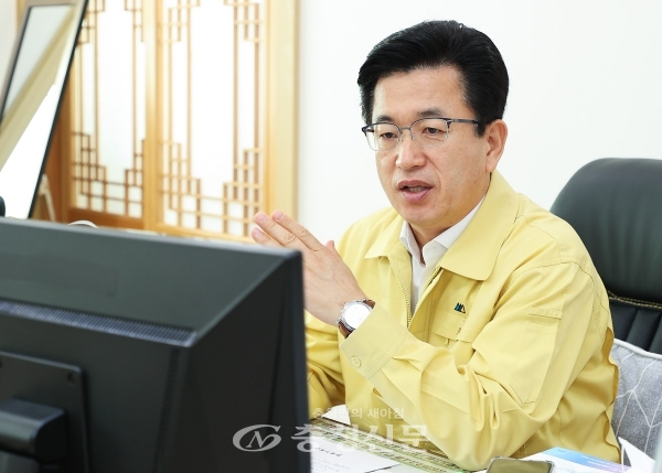 허태정 대전시장이 9일 온라인으로 열린 주간업무회의를 주재하고 있다.(사진=대전시 제공)