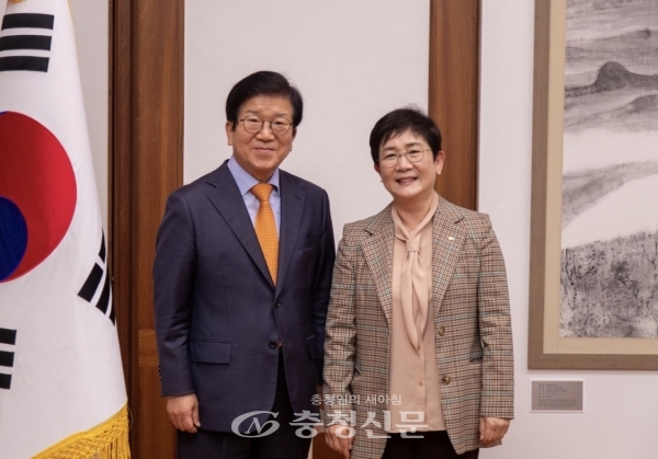 박병석 국회의장(왼쪽)과 박정현 대덕구청장(오른쪽). (사진=대덕구 제공)