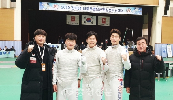 2020 오픈선선수권대회에서 우승한 대전도시공사 펜싱팀.(사진=대전도시공사 제공)