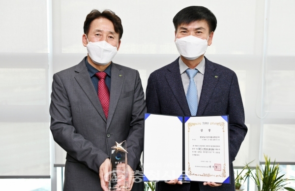 한국농수산식품유통공사(aT)가 ‘2020 데이터 품질대상’에서 우수상을 수상했다. (사진=aT제공)