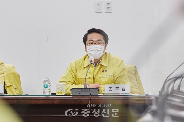아산시는 15일 보건소에서 오세현 시장 주재로 부서장급 이상 간부들이 참석하는 코로나19 재난안전대책본부 회의를 열었다. (사진=아산시 제공)