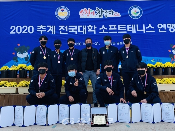 대전대학교 소프트테니스팀이 최근 대한소프트테니스협회로부터 최우수 단체상을 수상했다. (사진=대전대 제공)