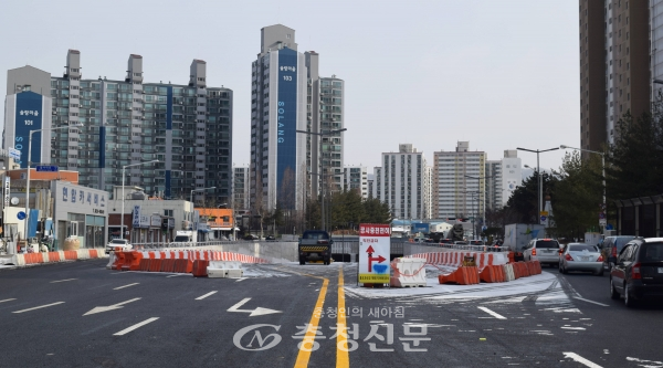 18일 오전 ‘홍도 지하차도’ 삼성동 구간에서 개통 막바지 작업이 이뤄지고 있다. (사진=정용운 기자)